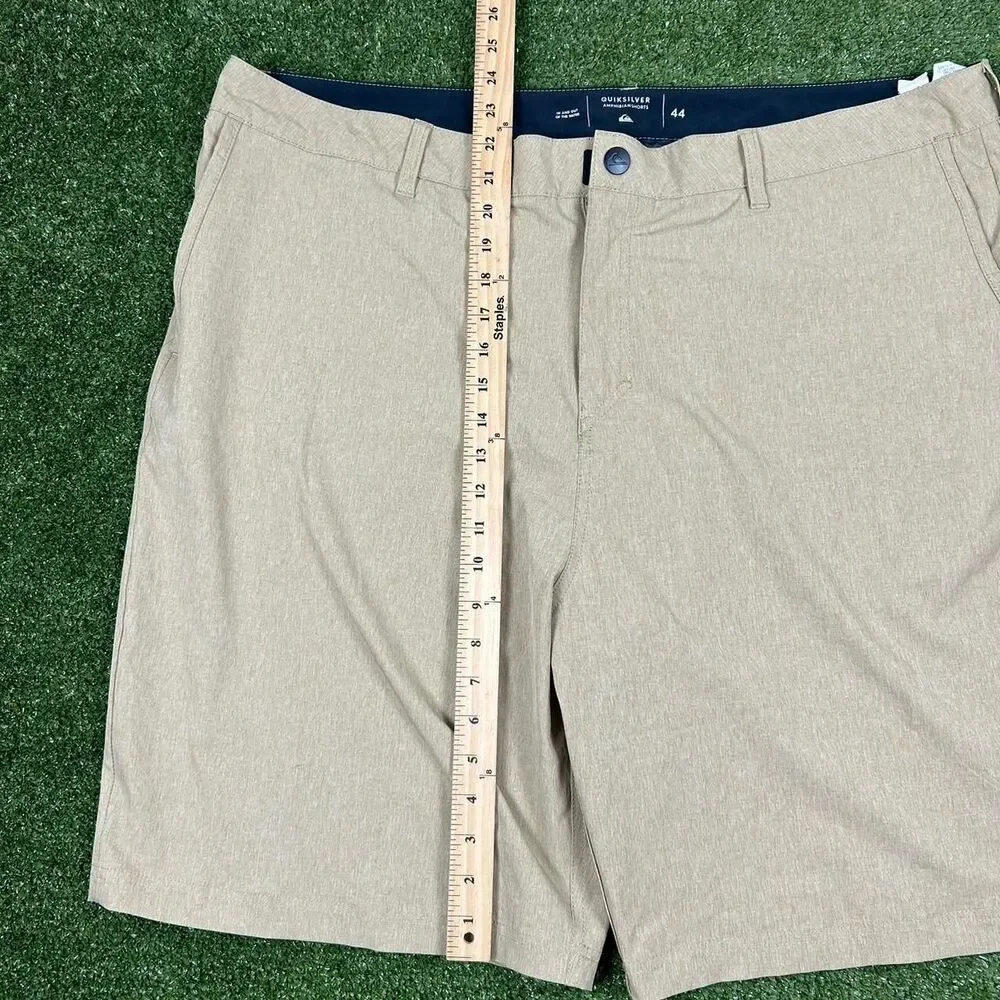 Quiksilver Men's Tan and Cream Shorts